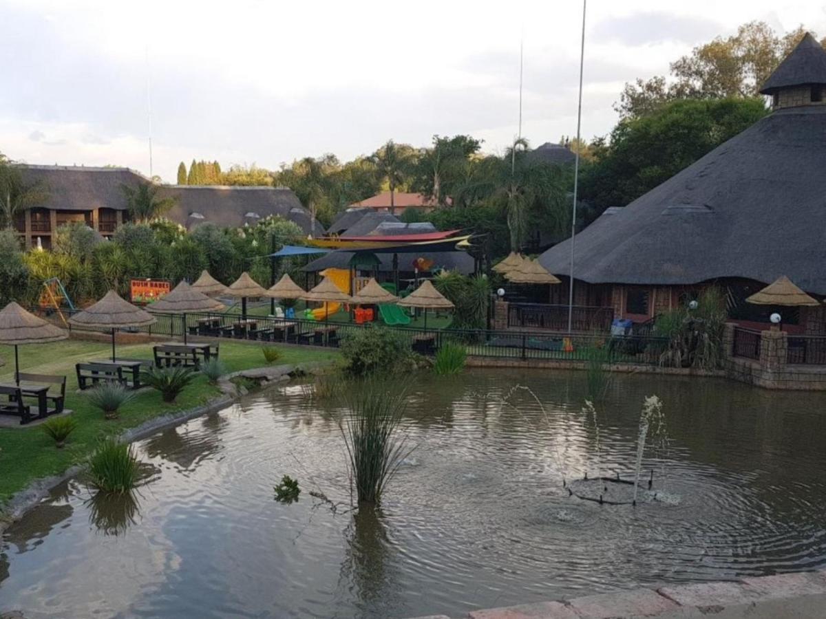 Bushmans Rock Lodge *