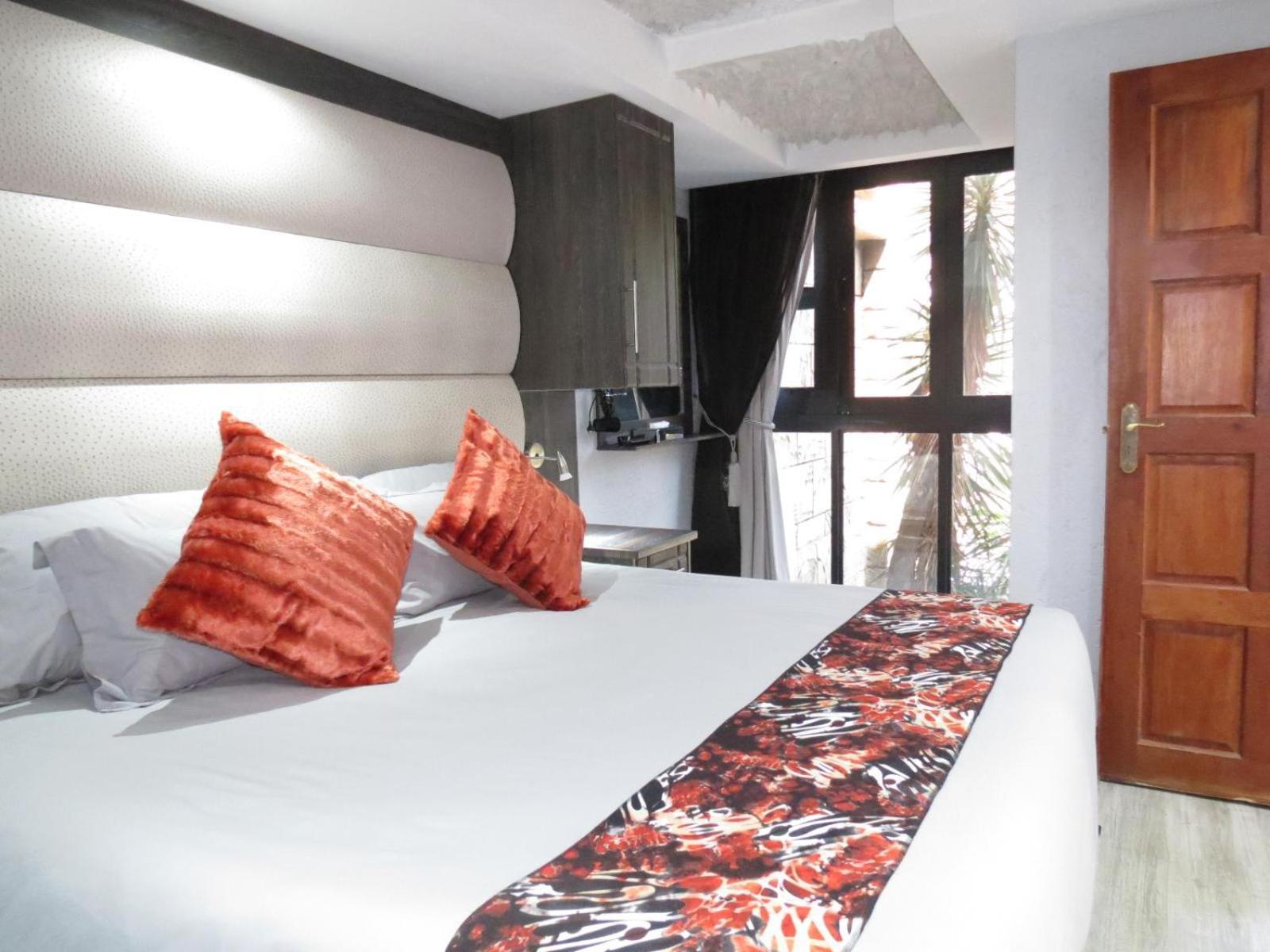 Bushmans Rock Lodge *
